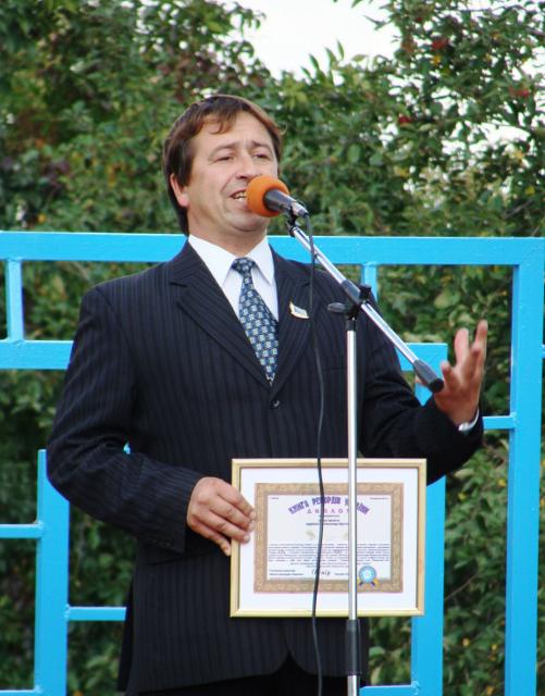 Автор ідеї рекорду Олександр Шустерук виступає перед земляками
