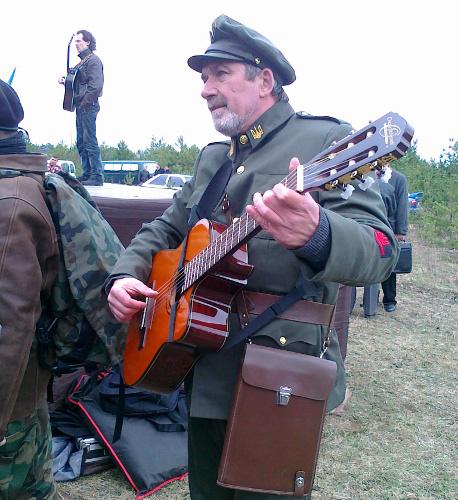 Поет і бард Олександр Смик