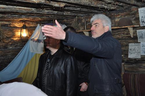 Нардеп Віктор Матчук показував колезі Тарасу Стецьківу відбудовану криївку