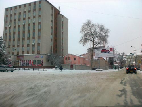 Вулиця Замкова, навпроти парку "Лебединка"