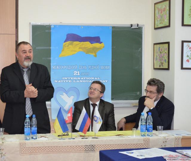 Ректор КУП НАН України, заслужений юрист України, проф. Ю. Л. Бошицький (у центрі), директор відділу ВОІВ з питань співробітництва з деякими країнами Європи та Азії, доктор М. Свантер (виступає) та ректор Російської державної академії інтелектуальної власності, проф. І. А. Близнець.