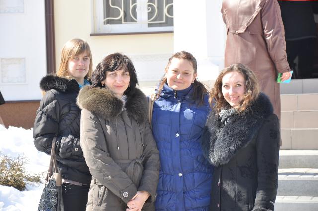 Викладач кафедри релігієзнавства Світлана Філіпчук (друга ліворуч) разом із студентами магістратури спеціальності "Релігієзнавство" Анастасією Корінь, Наталією Кулініч та Юлією Новак - постійні учасники заходів з духовно-морального виховання в Острозькій академії