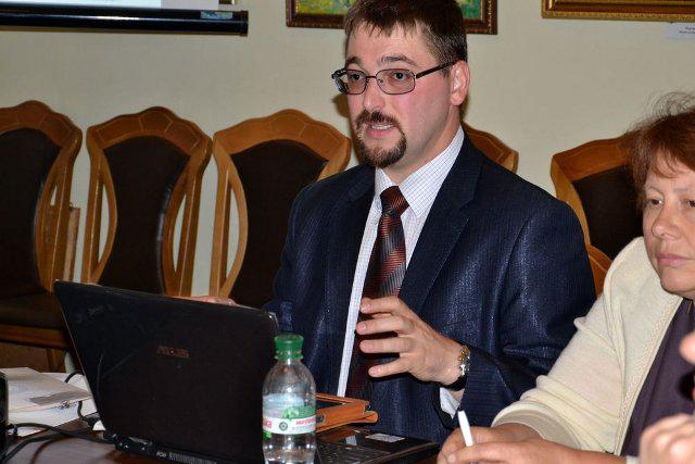 Випускник Острозької академії, директор Центрального державного архіву зарубіжної україніки в Києві Владислав Берковський розповів про архівні фонди та колекції ЦДАЗУ