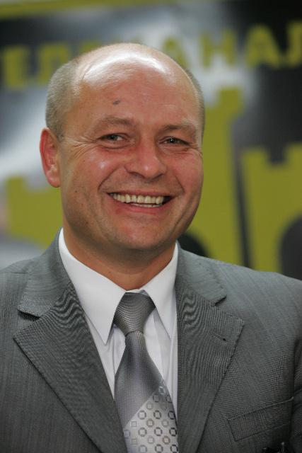 У 2002-2013 роках Рівненську обласну організацію НРУ очолює Валентин Королюк. Влітку 2013-го він оголошує про перехід до "Батьківщини"