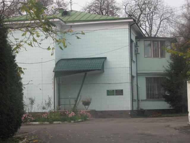 Двоповерхове приміщення Держуправління охорони навколишнього середовища, розташоване в доволі тихому куточку Рівного - майже на подвір'ї обласного краєзнавчого музею - незабаром матиме нового господаря