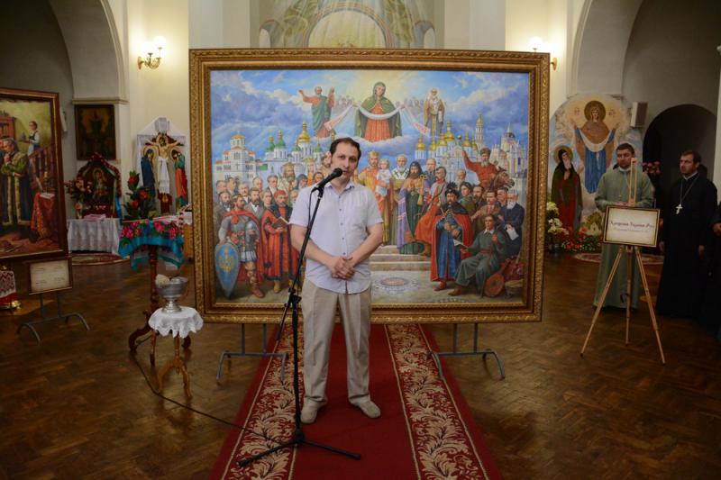 Художник Артур Орльонов під час презентації своєї картини «Хрещення України-Русі» в Острозькій академії