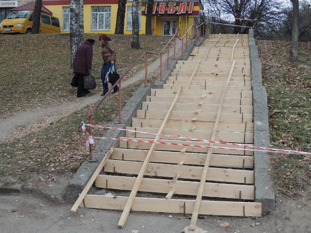Ремонт аварійних сходів - це запорука зручності і безпеки для сотень мешканців вулиць Данила Галицького та Київської