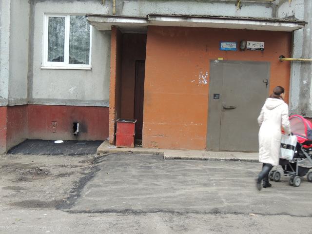Прибудинкові території на Орлова заасфальтовано