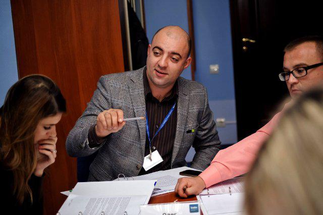 Сергій Гелай під час модулю “Управління продажем” у Рівному